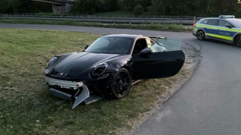 Valaki elhagyott egy 75 milliós Porschét Németországban