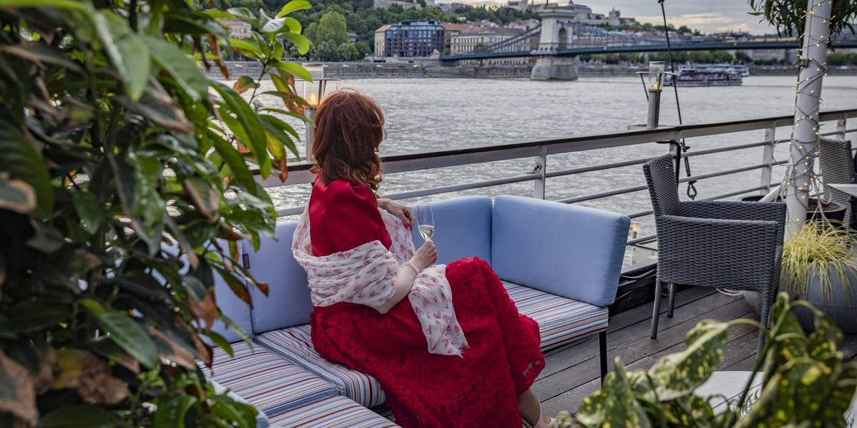 Spoon The Boat returns with a new concept, stunning panorama, exciting flavours, and live music programmes