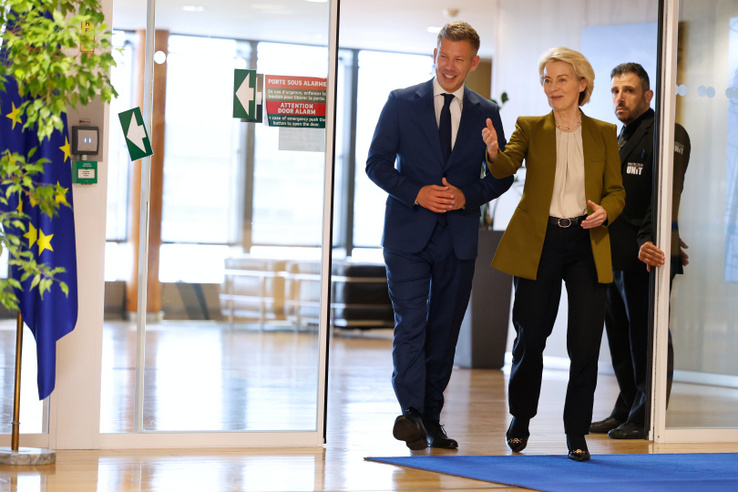 Durvul a vita: Magyar Péter hozzányúlna a nyugdíjakhoz, Brüsszel leállítaná! Mutatjuk a Tisza-kormány legfontosabb listáját