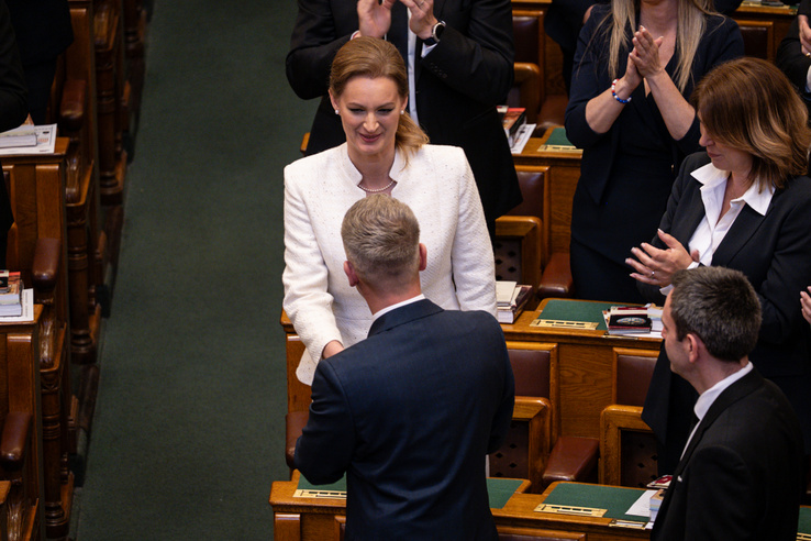 Tizenhat év után új elnököt választottak az Országgyűlésnek, be is jelentette első döntését