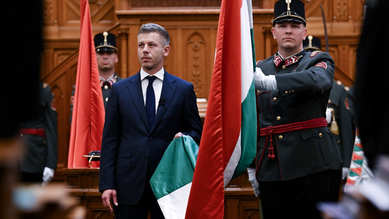 Magyar Péter nem kertelt első miniszterelnöki beszédében, várja Sulyok Tamás lemondását