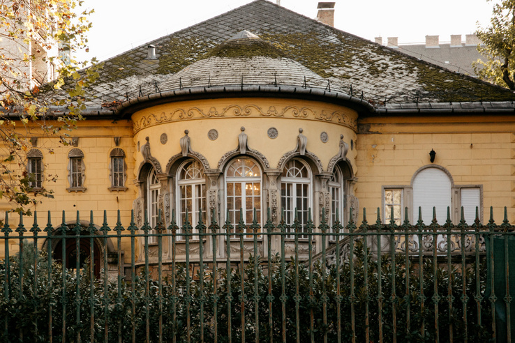 Teljesen megváltozik a helyi védettségű villa, emeletráépítést kap