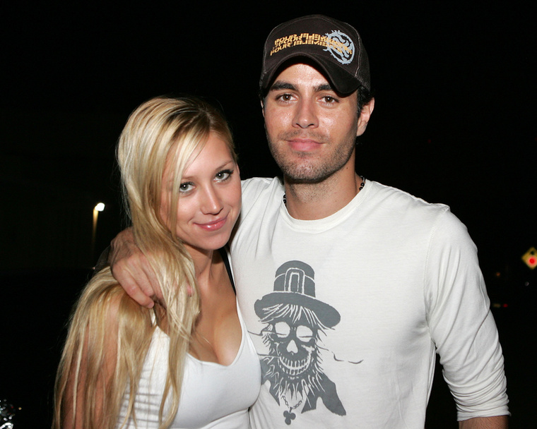 Anna Kournikova és Enrique IglesiasAnna Kournikova és Enrique Iglesias 2001-ben találkoztak az Escape című videóklip forgatásán