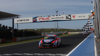 Győzelemmel kezdett Michelisz, aztán kapott egy pofont