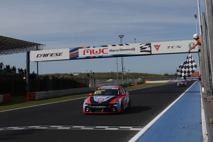 Győzelemmel kezdett Michelisz, aztán kapott egy pofont