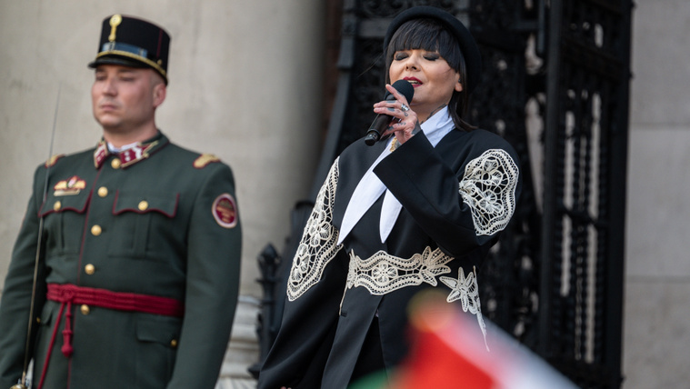 Oláh Ibolya: Orbán Viktornak már rég elmentek otthonról, egy szociopata