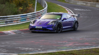 6:55-ös Nürbrugring körrel éli csúcsformáját a Porsche Taycan