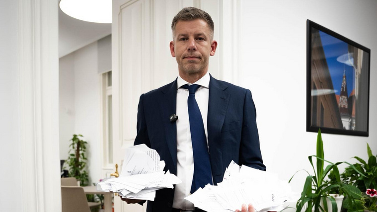 Magyar Péter: Most jövök Rogán Antal és Pintér Sándor 100 milliárdokból felhúzott luxus minisztériumából