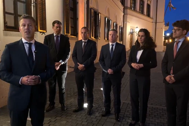 Magyar Péter: Íme Pintér Sándor eltitkolt 100 milliárdos luxusminisztériuma
