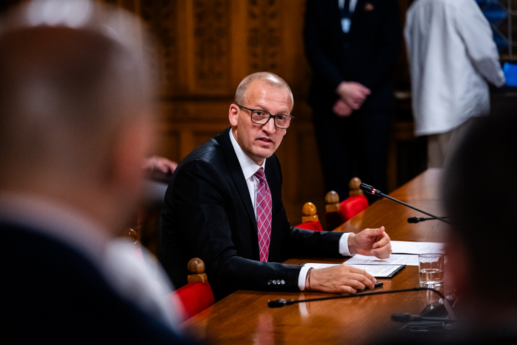 Óriási felháborodás, az MMA elnökével közösen dolgozza ki a&nbsp;kultúrpolitikát Tarr Zoltán
