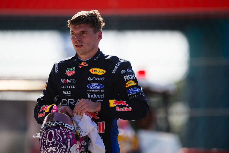 Max VerstappenA Red Bull négyszeres világbajnoka, Max Verstappen évente körülbelül 100 millió dollárt keres, mégis 2015 óta inkább bérli felső kategóriás monacói lakását a fényűző Fontvieille negyedben