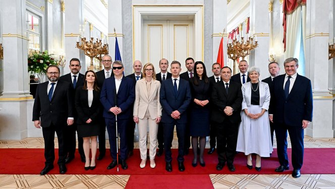 Egy kivétellel senki sem fotózkodott Sulyok Tamással