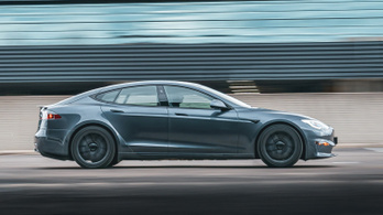 Vége, két modelljét is elbúcsúztatta a Tesla