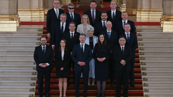 Négy kormánytagnak lett vétójoga, itt vannak a miniszteri hatáskörök