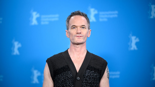 Neil Patrick Harrist ritkán látott tinédzser gyermekei kísérték el egy díjátadóra, humorukat is megcsillogtatták