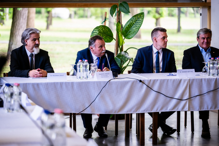 Többen felbukkantak a Magyar-kormány első ülésén, akiknek még nem ismert a pozíciója