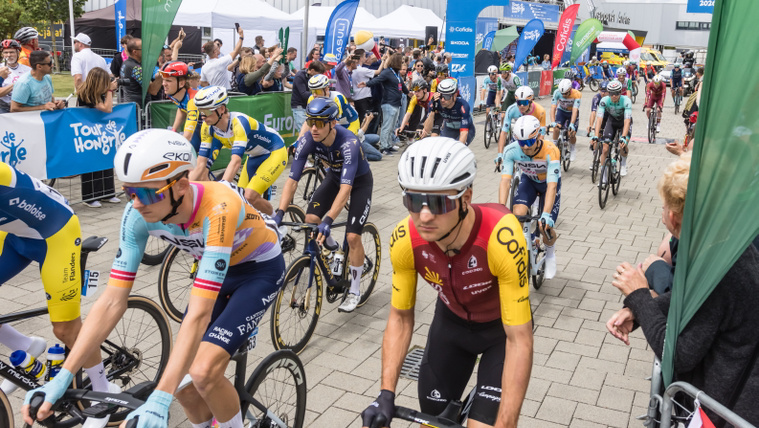 A 47. Tour de Hongrie országúti kerékpáros körverseny harmadik 152 kilométeres Kaposvár - Szekszárd közötti szakaszának rajtja Kaposváron 2026. május 15-én