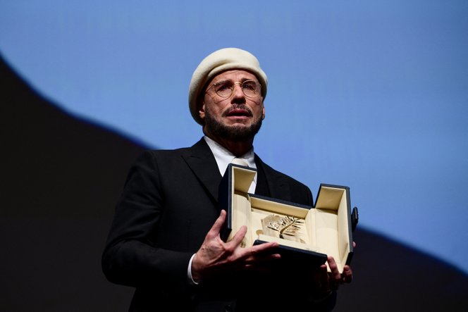 Olyan történt Cannes-ban John Travoltával, hogy elsírta magát a színpadon