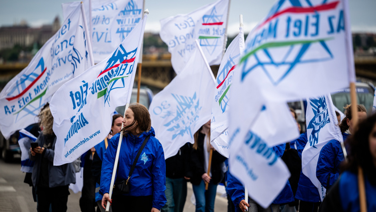 Karácsony Gergely és Vitézy Dávid vezetésével sok ezren vonultak az Élet Menetén