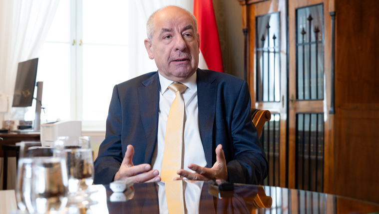 Sulyok Tamás az Indexnek: A&nbsp;nem jogállami megoldásoknak még a&nbsp;látszatát is kerülni kell