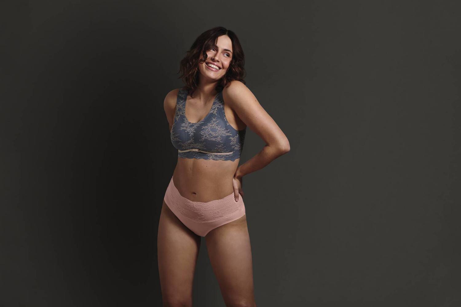 Essential Lace modell