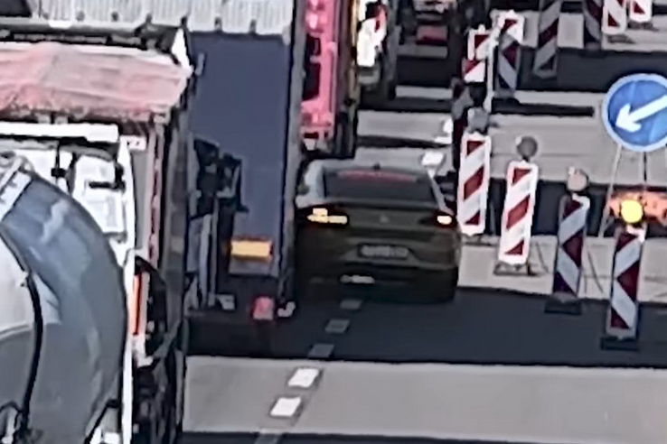 Azt hitte, befér a kamion elé, de megbökték az M7-esen