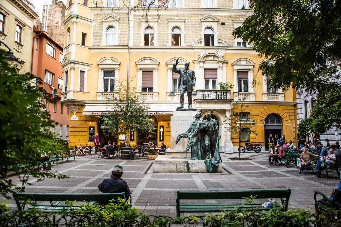Lőrinc pap tér