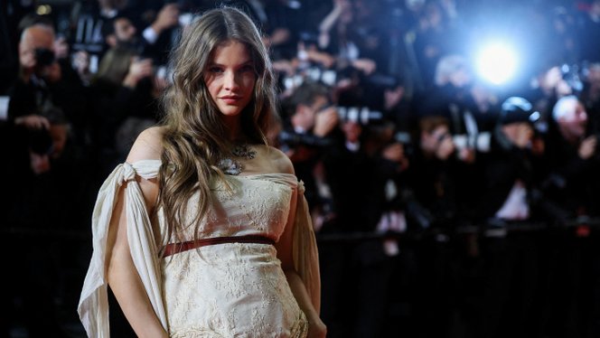 A babát váró Palvin Barbara tündökölt Cannes-ban
