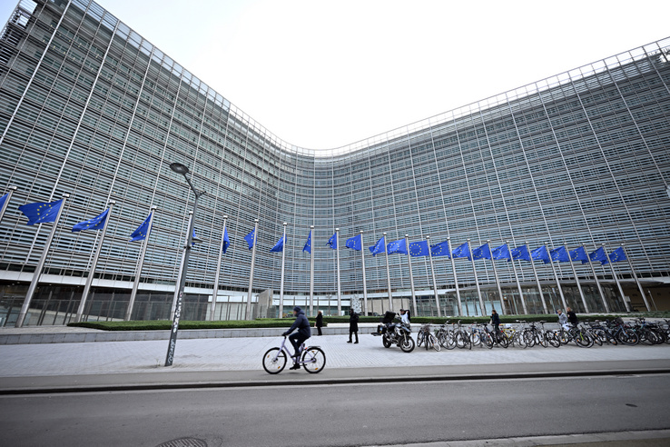 Ezekre a korlátozásokra készül az Európai Unió: a cél a gyermekek védelme