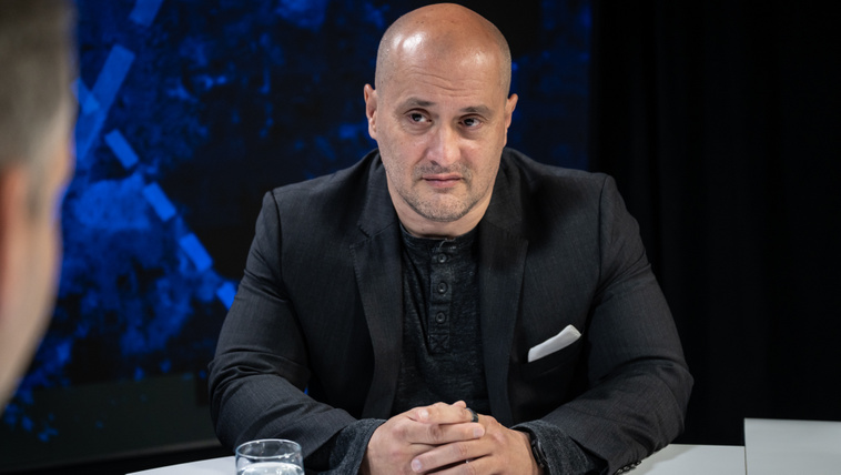 Életveszélyesen megfenyegették Tarjányi Pétert: „Azt írta, kibelez, és tudja, hol dolgozom”