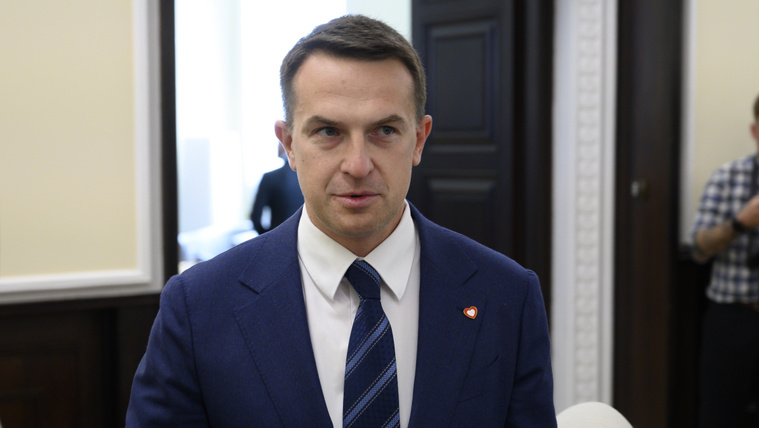 A lengyel kormányszóvivő Orbán Viktor érkezését jelentette be Magyar Péter helyett