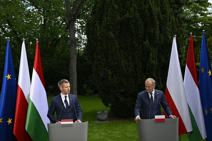 Donald Tusk segítséget ajánlott Magyar Péternek az orosz energiahordozókról való leváláshoz