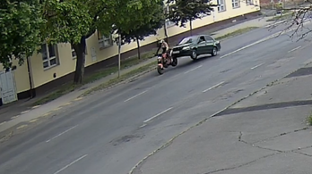 Egy motorosra ráfutva ugratott egy autós, majd szó nélkül elhajtott