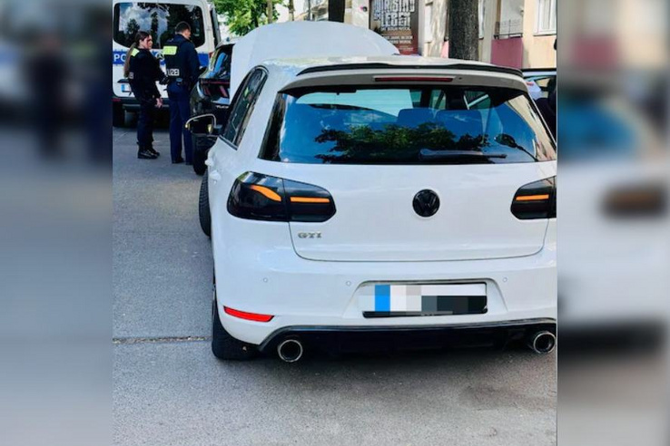 Olyan hangos volt egy Golf, hogy a rendőrség lefoglalta