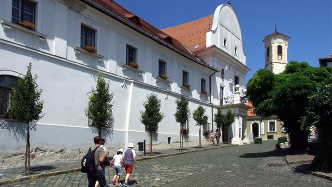 Elvette Szűcs Balázs egykori katolikus pap kitüntetését Szentendre önkormányzata szexuális visszaélések miatt