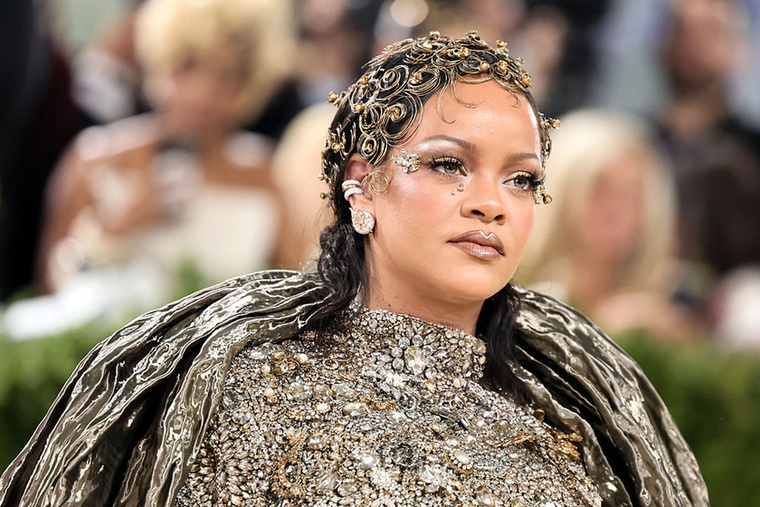 RihannaA barbadosi Saint Michael Parish-ben született Rihanna teljes neve Robyn Rihanna Fenty
