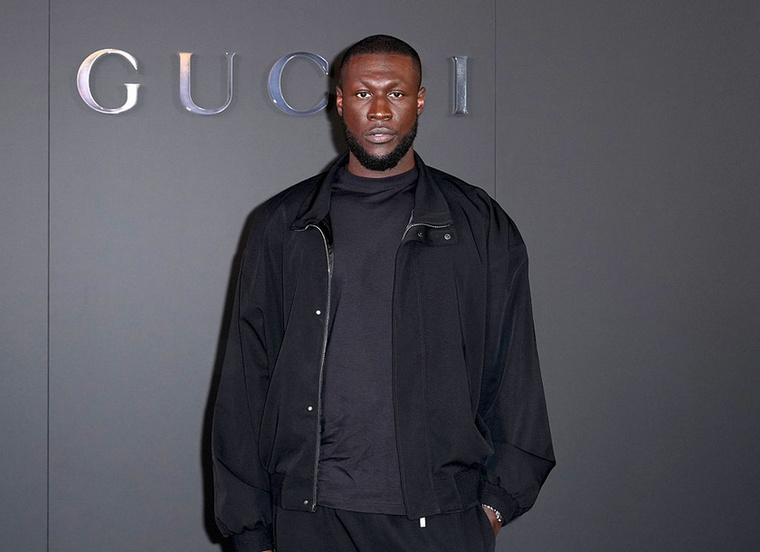 StormzyA brit rapper eredeti neve Michael Omari.Korábban elárulta, hogy 12-13 éves korában választotta a Stormzy nevet