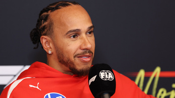 Hamilton tiszta vizet öntött a pohárba az F1-es jövőjéről