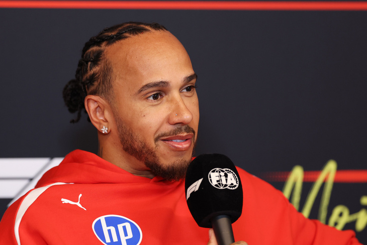 Hamilton tiszta vizet öntött a pohárba az F1-es jövőjéről