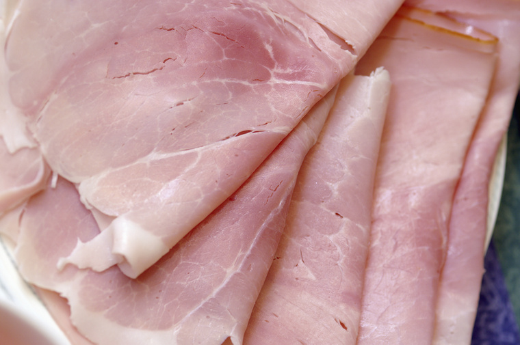 Sonka elhagyásaA feldolgozott húsok – például a sonka, a virsli vagy a bacon – összességében negatív hatással vannak az egészségre