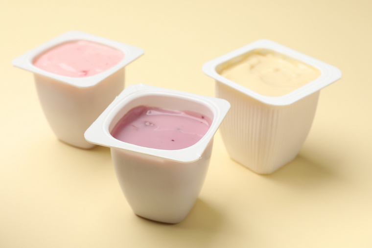 Ízesített joghurtok elhagyásaAz ízesített joghurtok gyakran tartalmaznak édesítőszereket, emulgeálószereket és különféle aromákat