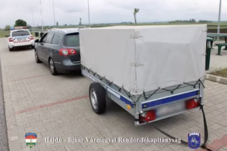 Biztonsági övvel vontattak az M3, illetve M35-ös autópályán