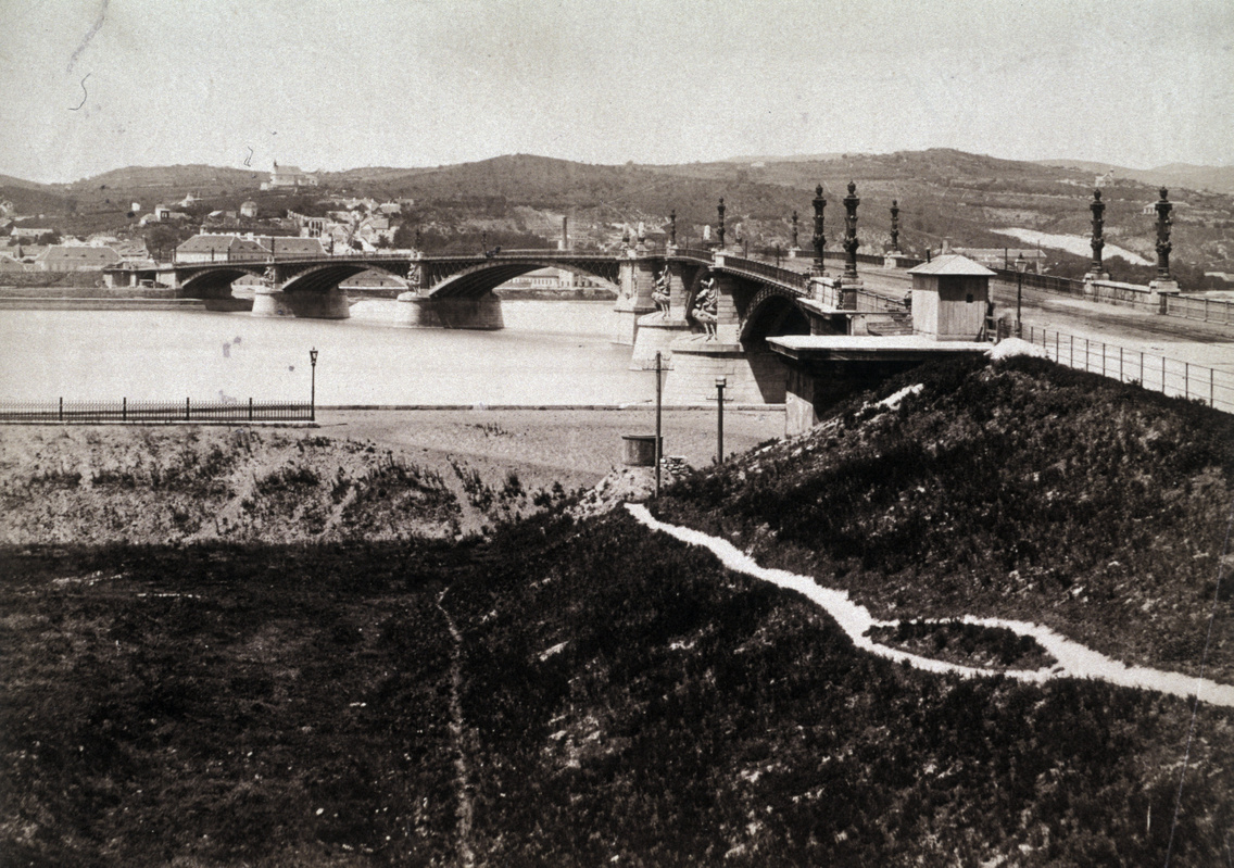 A Margit híd a Jászai Mari tér felől nézve (1900)