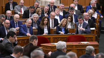 Helycserével „támad” a Fidesz