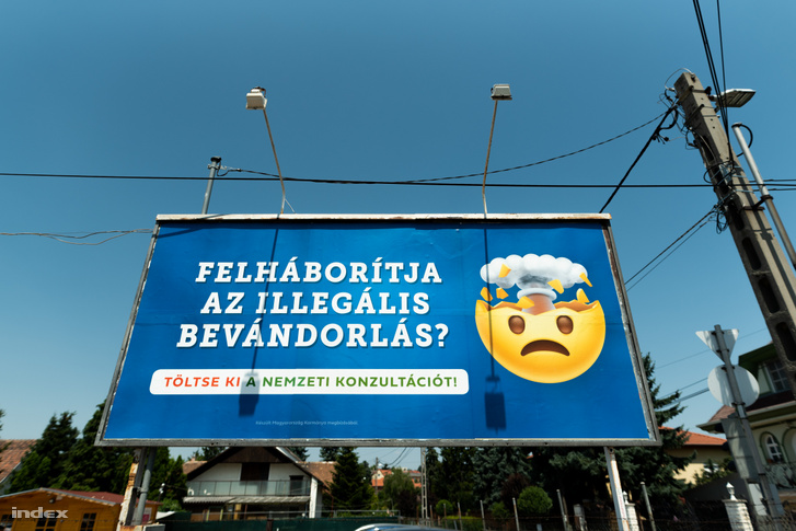 A hangulatjelekkel tarkított plakátok egyszerre jelenítettek meg érzelmeket és célozták a fiatalokat