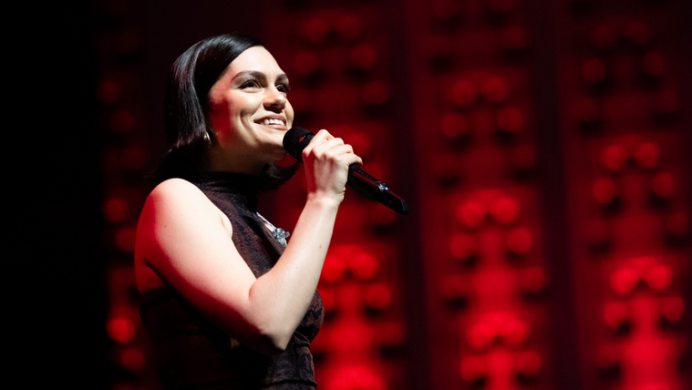 Jessie J egy év alatt teljesen legyőzte a&nbsp;mellrákot