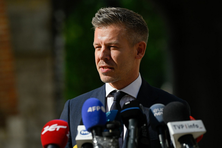 Feljelentik Magyar Pétert, aki ezen sírva röhög