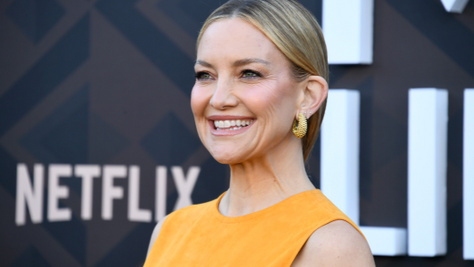 Kate Hudson 22 éves fia lediplomázott: Ryder ilyen sármos volt talárban