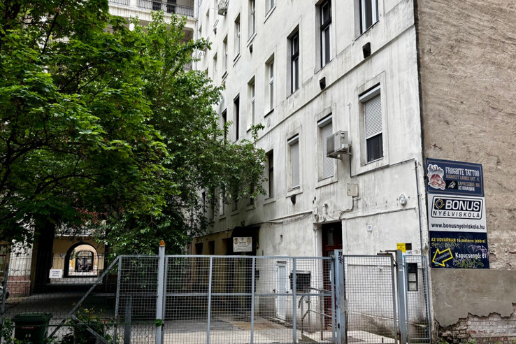Drogosok lepték el a belvárosi háztömböt, tehetetlenek a&nbsp;lakók