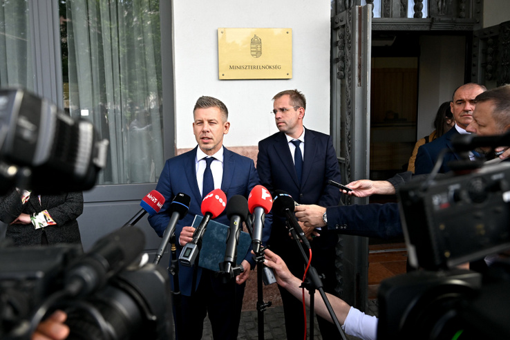Egykori momentumos tanácsadó lett Ruff Bálinték államtitkára, több médiamunkás szerepet kapott